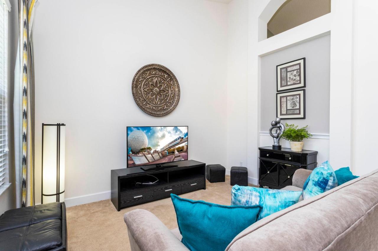Holiday home Gorgeous 4bd Close To W/ Pool @ 4072 Solterra Davenport
