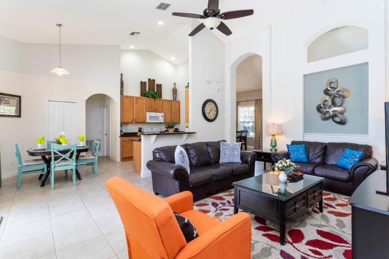 Gorgeous 4bd Close To W/ Pool @ 4072 Solterra Holiday home