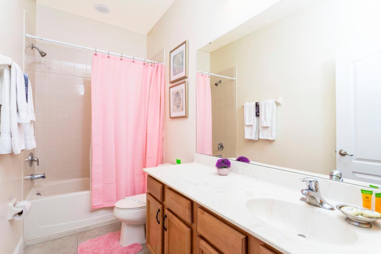 Gorgeous 4bd Close To W/ Pool @ 4072 Solterra Holiday home Davenport